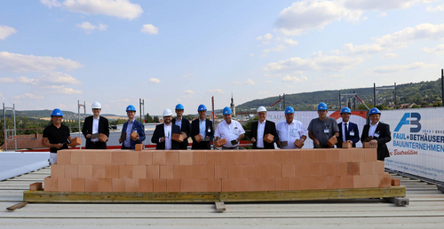 Picture: Laying of the foundation stone at LAUDA Group picture of the laying of the foundation stone at LAUDA